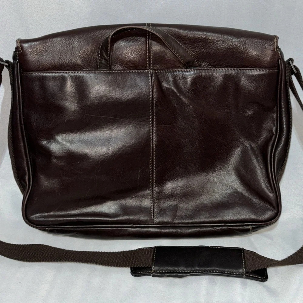 Kenneth Cole Reaction Risky Business Brown Leather Laptop Messenger Bag 524541
